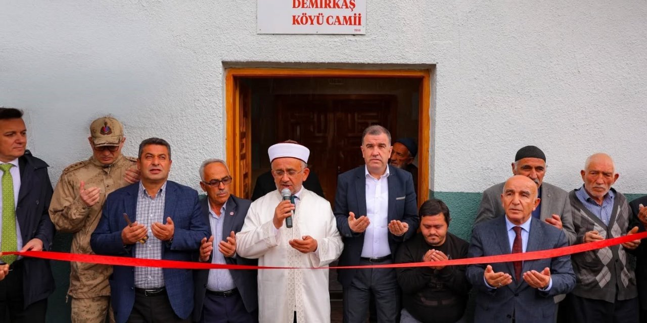‘Demirkaş Köyü Camii’ Dualarla İbadete Açıldı