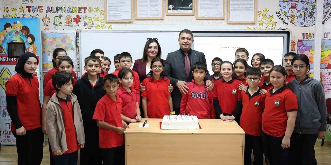 Sınıf başkanlığı seçiminde verdiği sözü tuttu