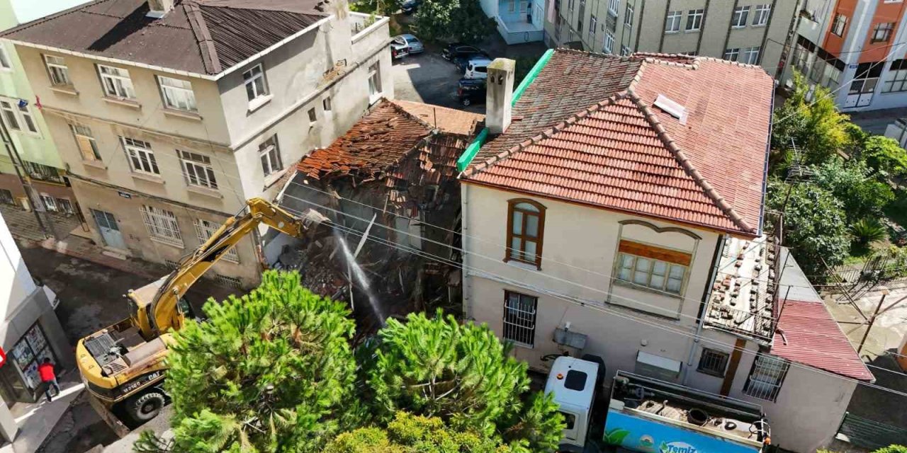 İlkadım’daki metruk binalar yıkılıyor