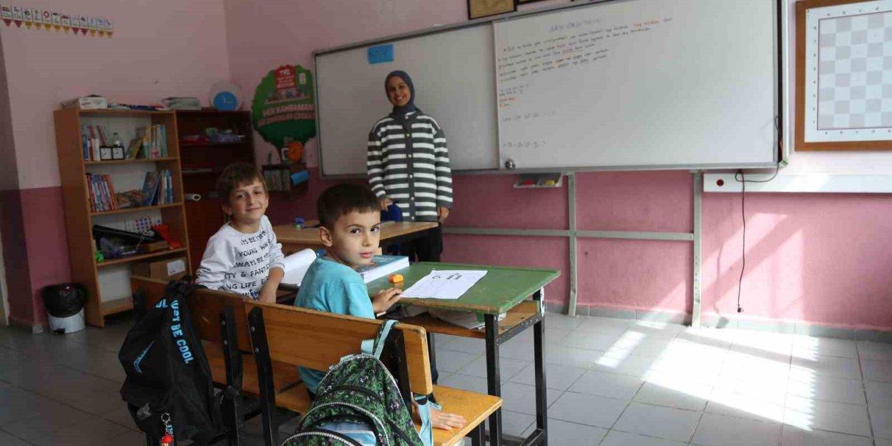 Artvin’de köy okulunda 5 öğrenci 2 öğretmenle eğitim devam ediyor