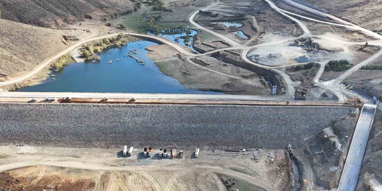 Yelpınar Göleti inşaatında çalışmalar sürüyor