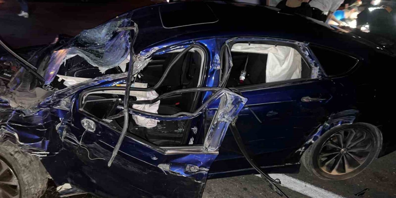 Amasya’da otomobil ile tır çarpıştı: 1’i ağır 5 yaralı