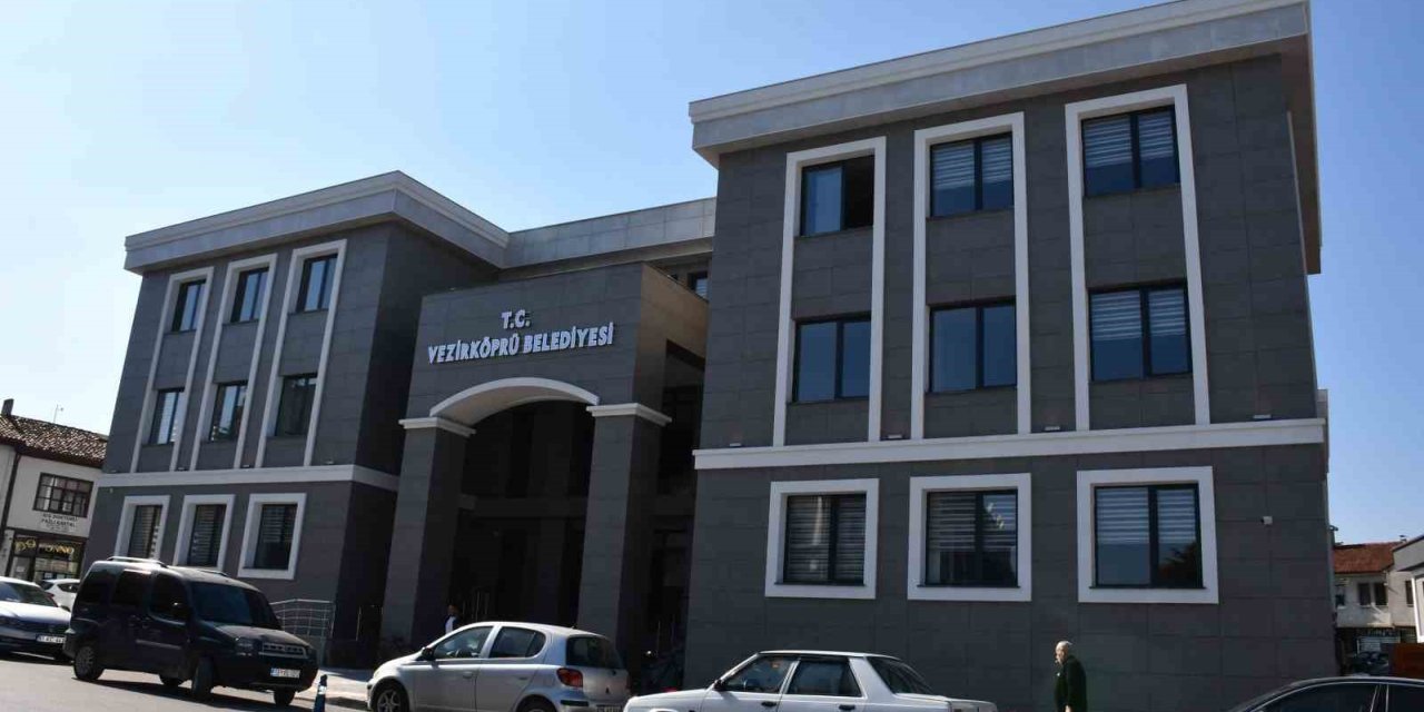 Vezirköprü Belediyesi yeni hizmet binasında