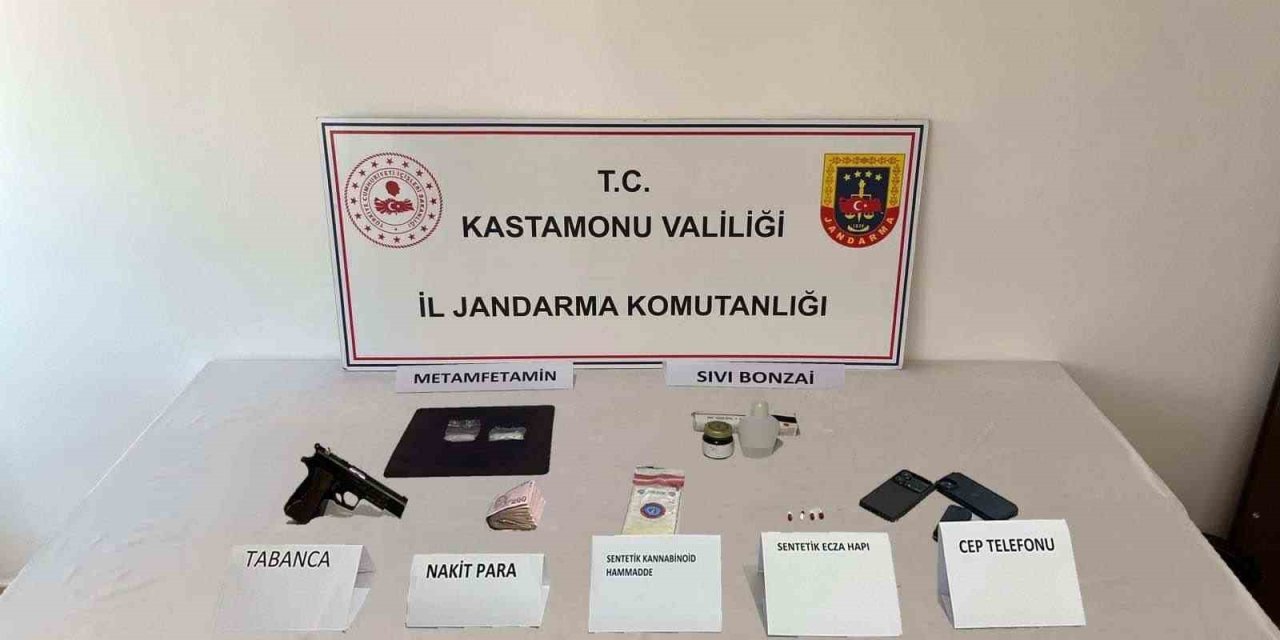 Kastamonu’da binlerce sentetik ecza hapıyla yakalanan 2 kişi tutuklandı