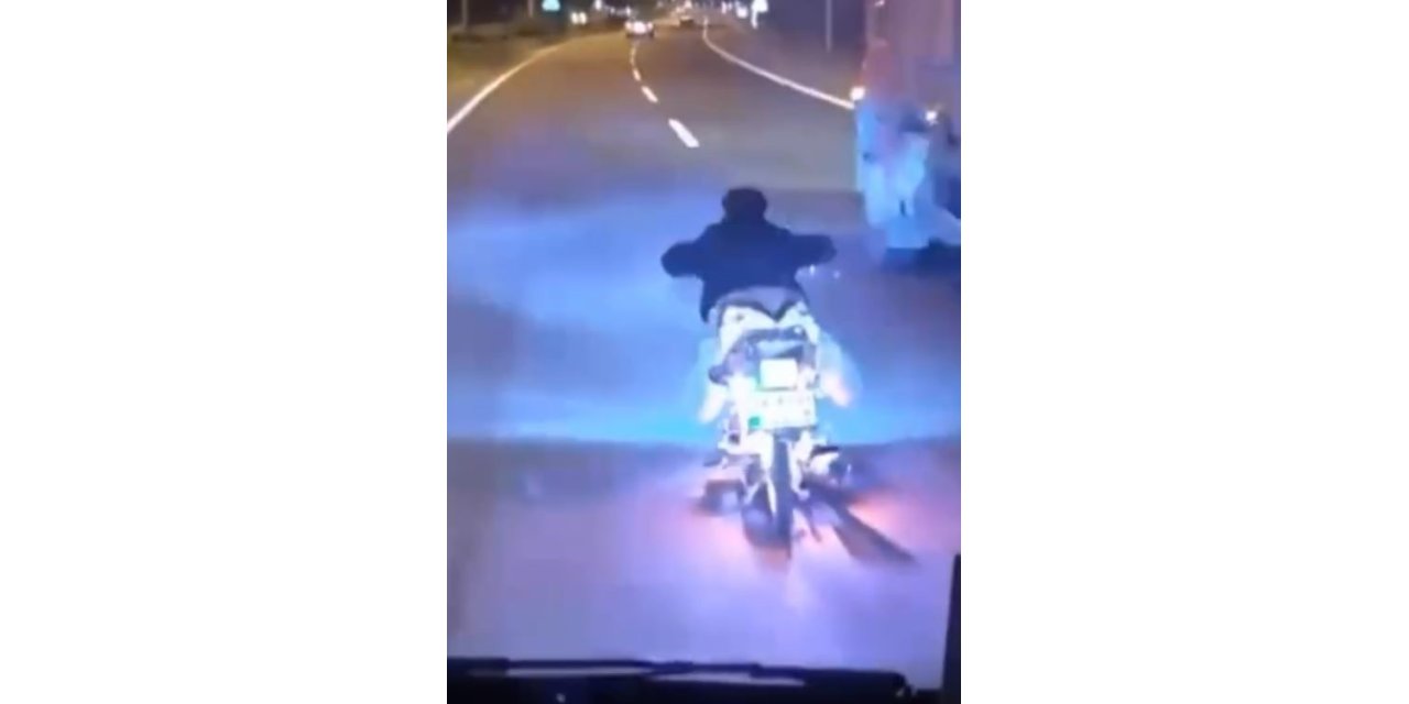 D-100’de motosikletle tehlikeli şov kamerada