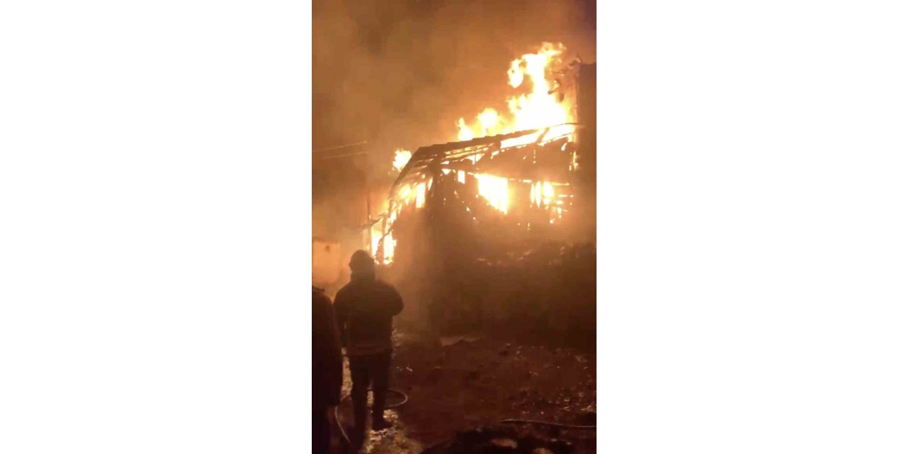 Alevlere teslim olan 3 ev küle döndü