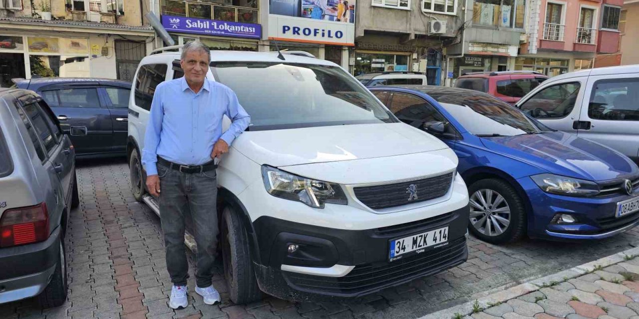 Borçka’da sel felaketinde mahsur kalan aracını 20 gün sonra vinç yardımıyla kurtardı