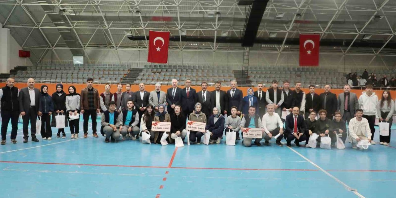 Bayburt’ta Liseler Arası Bilgi Yarışması yapıldı