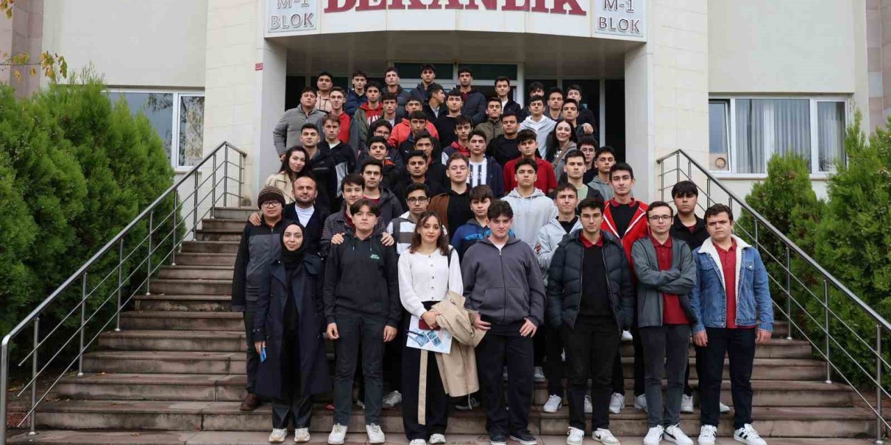 Geleceğin üniversitesi öğrencileri Düzce Üniversitesinde