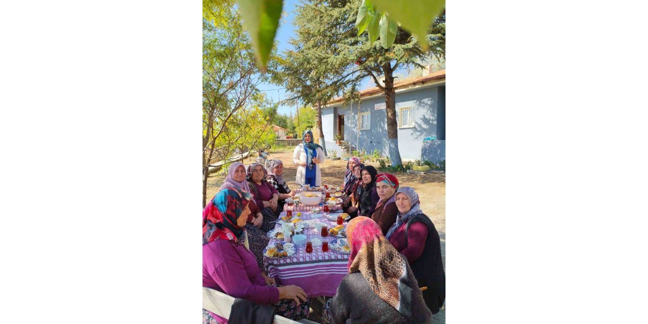 Hatice ebeden çay saatinde sağlık bilgilendirmesi