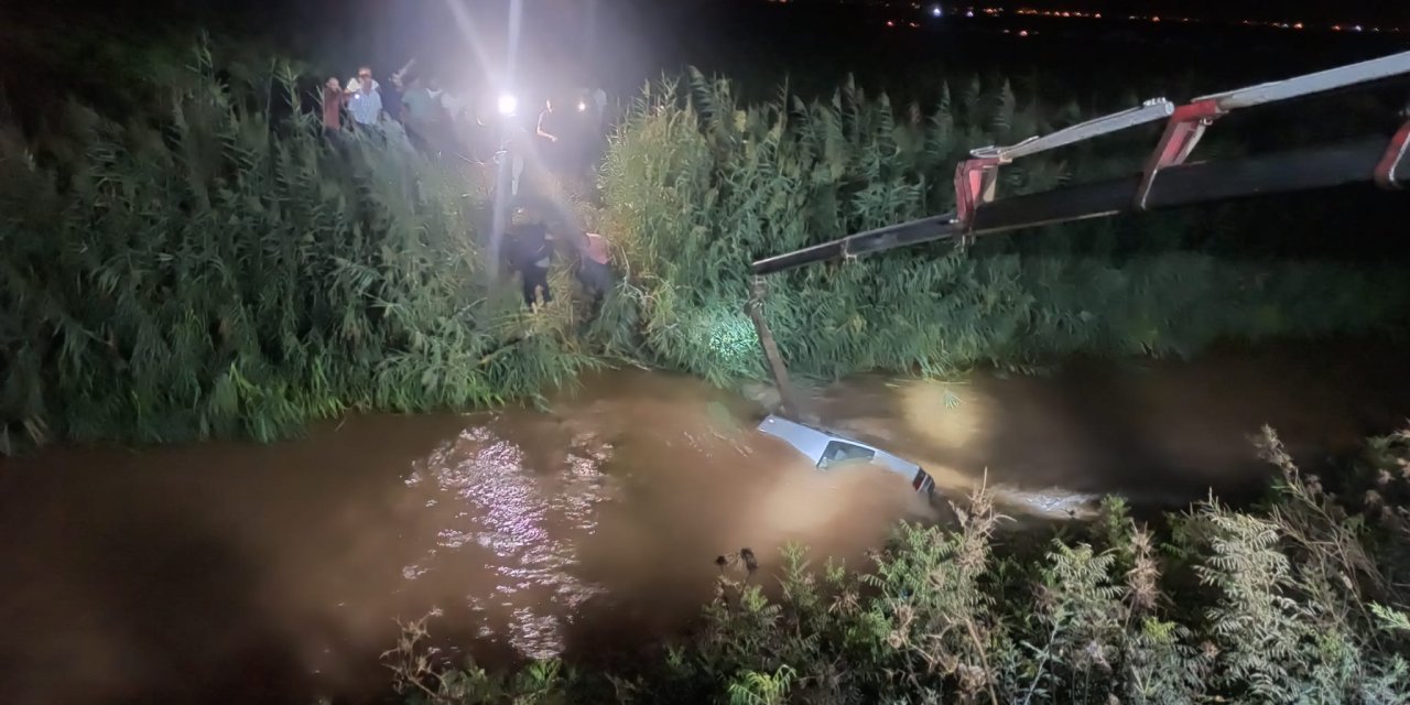 Sulama Kanalına Uçan Otomobildeki Anne Ve 2 Çocuğu Öldü