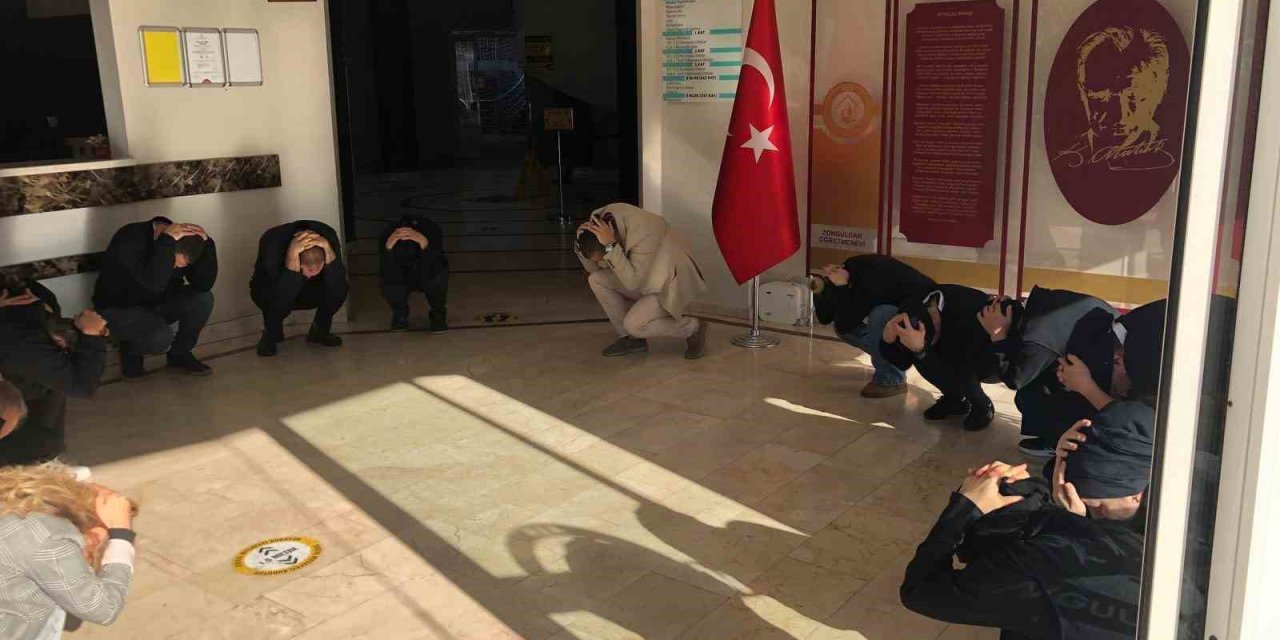 Zonguldak Öğretmenevi’nde deprem ve tahliye tatbikatı