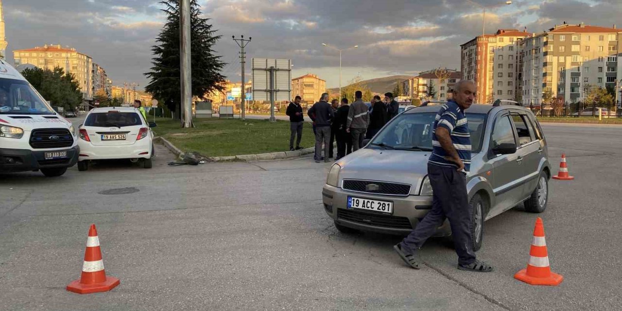 Çorum’da otomobiller çarpıştı: 2 yaralı