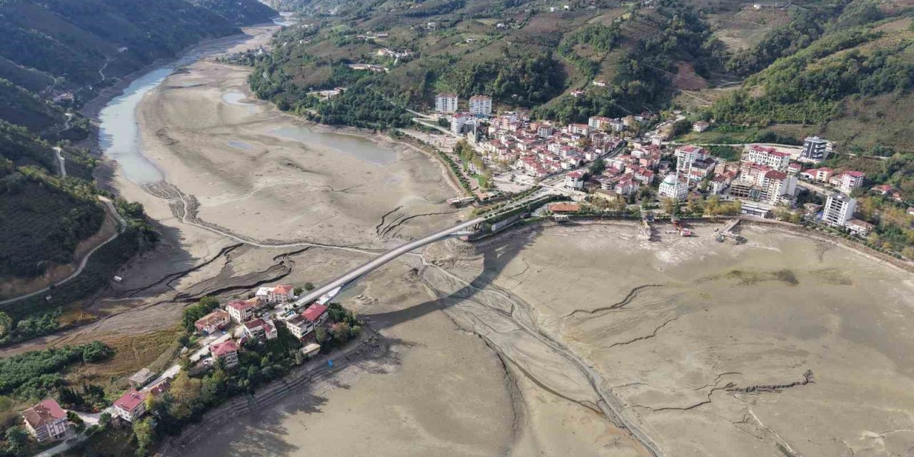 ‘Saklı Cennet’te sular çekildi, gerçekler ortaya çıktı: "Sığ göl, ölü toprak, sönük ilçe"