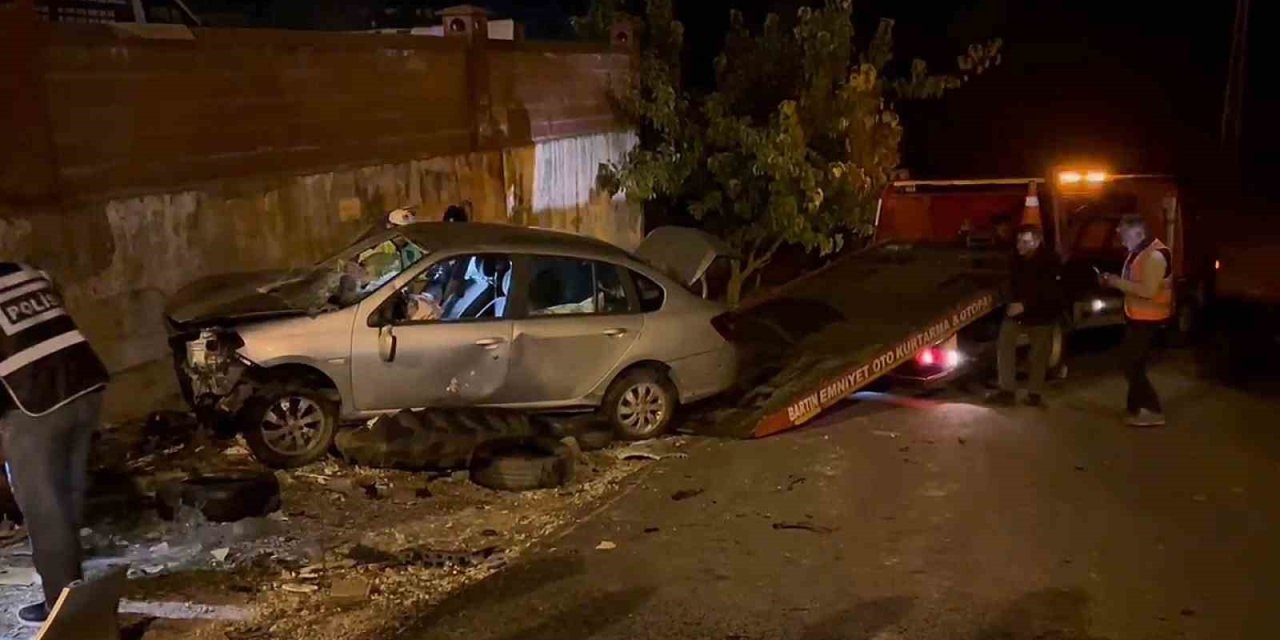 Feci kazada takla atan otomobil sürücüsü araçta sıkıştı