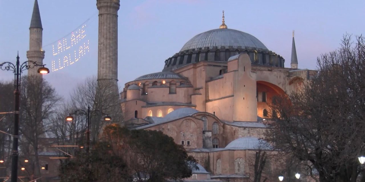Ayasofya Camii'nde Restorasyon: İbadet Ve Ziyarete Açık Olacak
