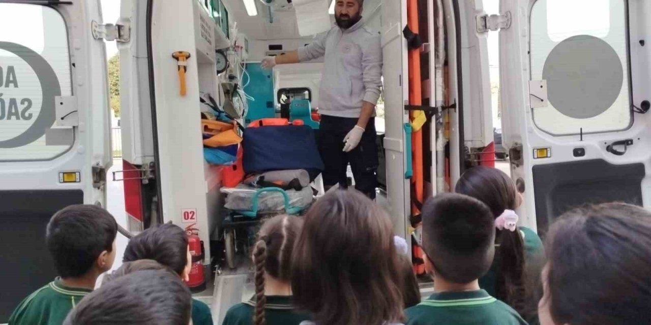 Minik öğrencilere acil sağlık hizmetleri tanıtıldı