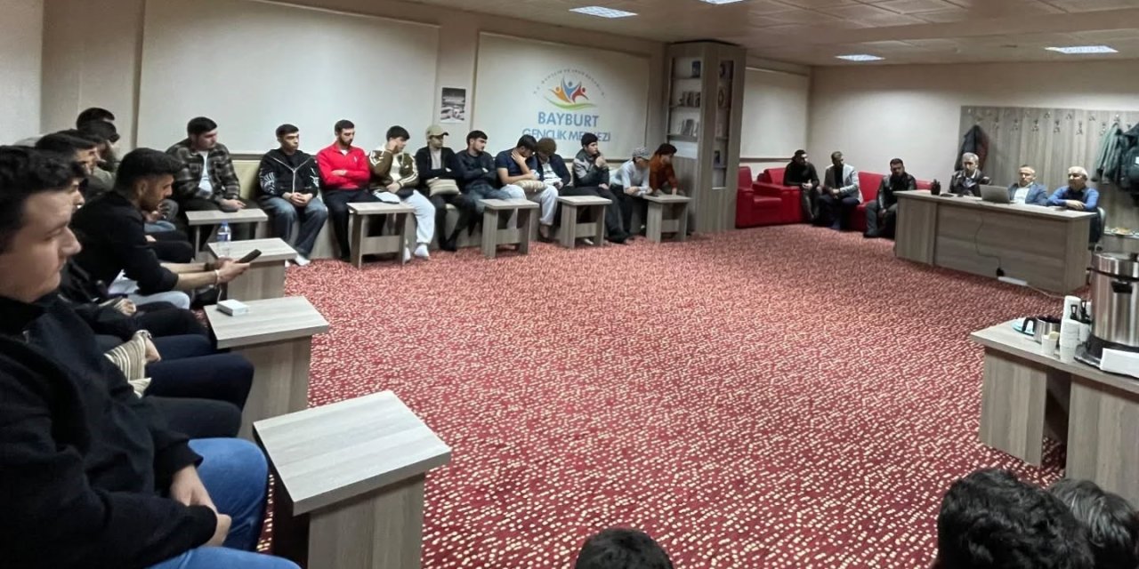 Bayburt’ta üniversite öğrencilerine Doğu Türkistan’daki zulüm anlatıldı