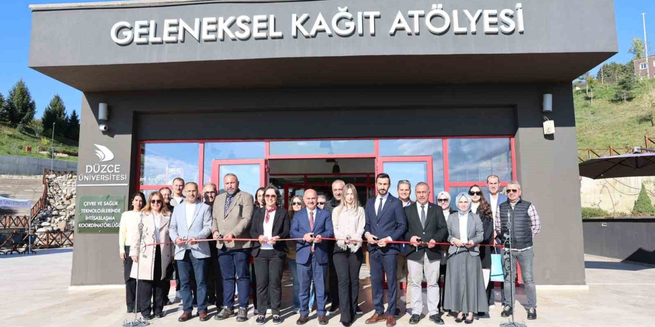 Botanik bahçenin çiçekleri sergisi beğeniye sunuldu