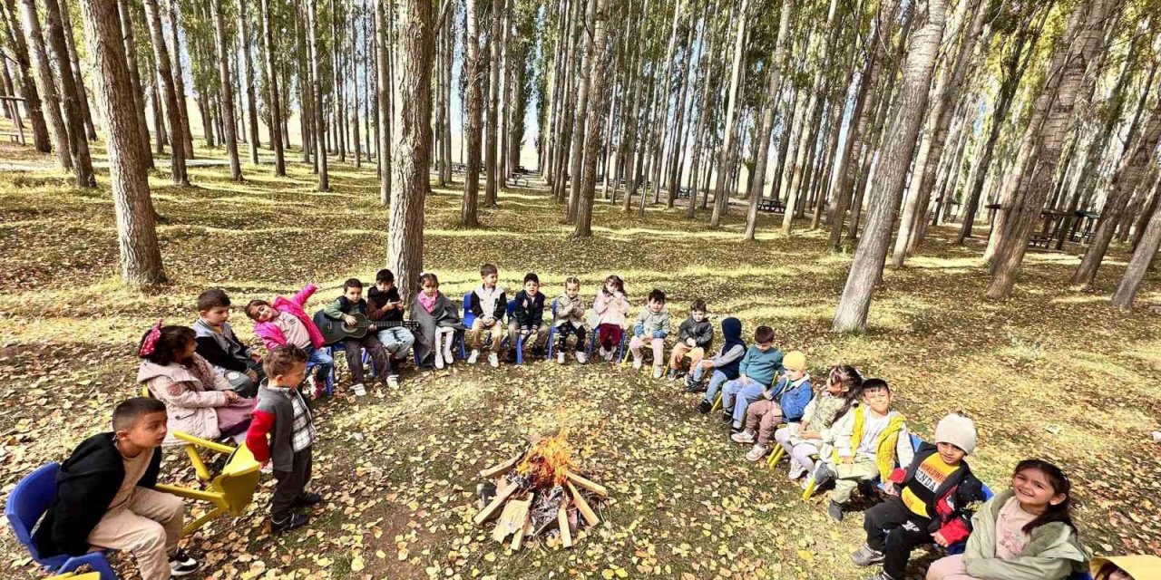 Aydıntepe’de anaokulu öğrencilerine sonbahar mevsimi doğada anlatıldı