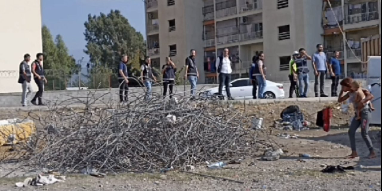 Depremde Yıkılan Binaların Enkazından Çalınan 10 Ton Demir Ele Geçirildi