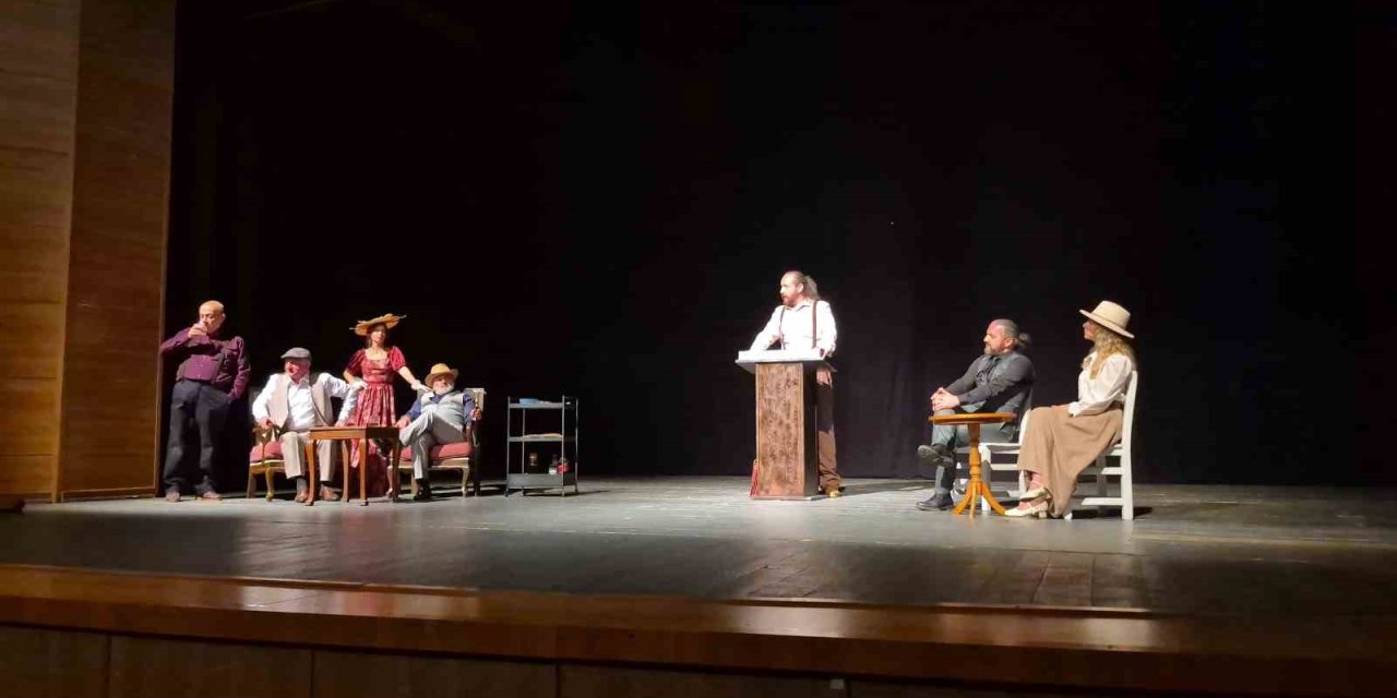 Düzceli tiyatrocular uzun yıllar sonra bu oyun ile sahneye çıktı