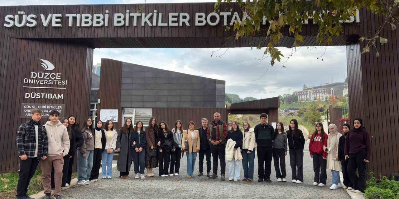 Liseli gençler sonbahar renklerini keşfetti