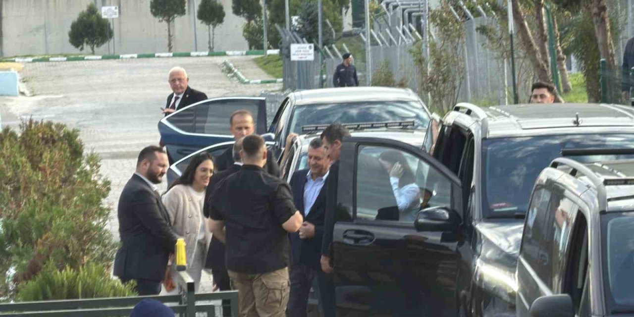 Özgür Özel, Düzce’de tutuklu bulunan Pınar Türker’i ziyaret etti