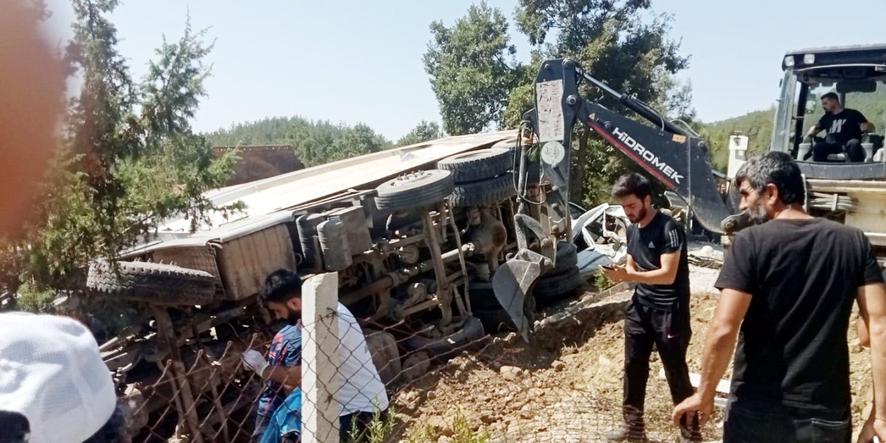 Kahramanmaraş'ta Kamyon, Cenaze Namazı Kılanların Arasına Daldı; Ölü Ve Yaralılar Var