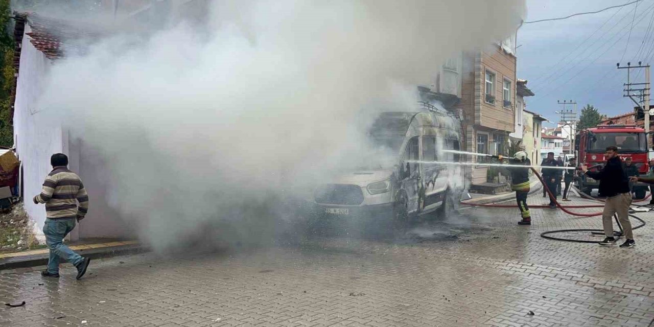 Vezirköprü’de minibüs yangını