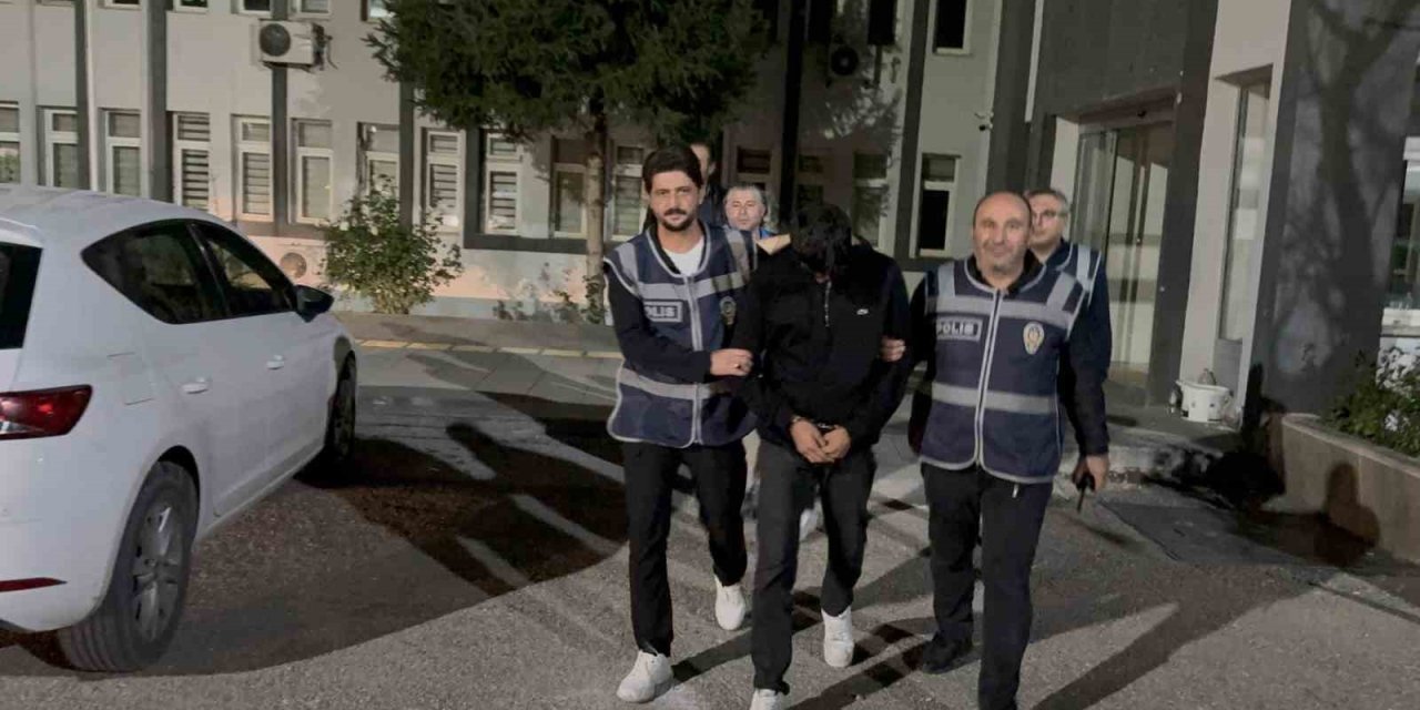 İki vatandaşı 1 milyon 800 bin TL dolandırdılar, polisin takibiyle yakalandılar