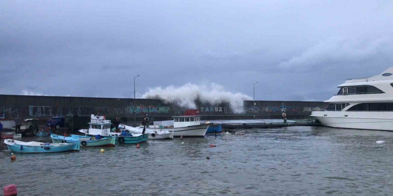 Faroz Limanı’nı dev dalgalardan korumak için 21 tonluk beton blokların dökümü sürüyor