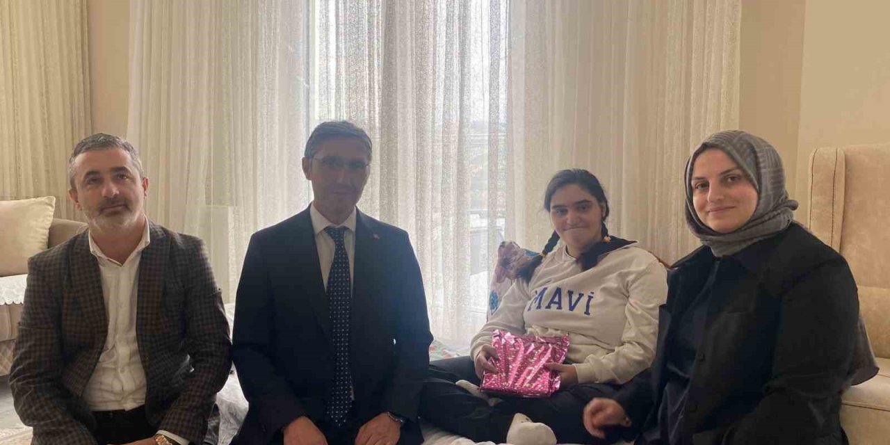 Evde eğitim hizmeti alan öğrenciye moral desteği