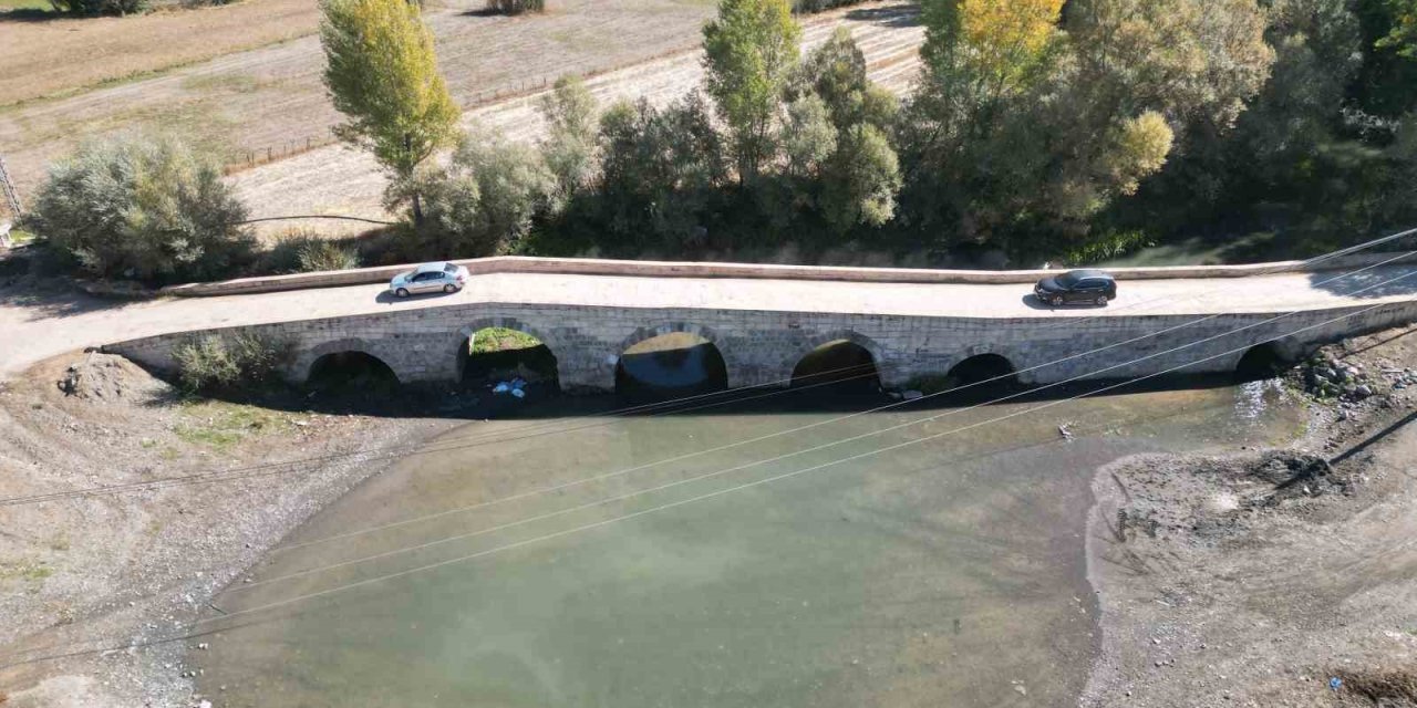 Tarihi köprü 2 bin yıldır hizmet veriyor