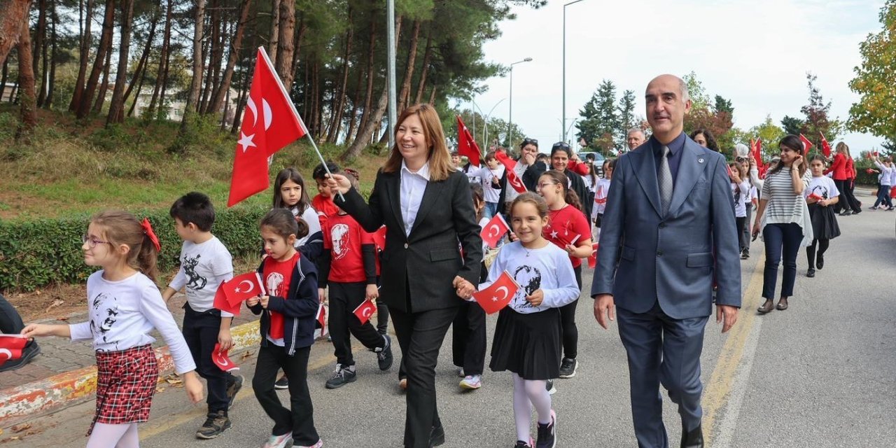 OMÜ’de Cumhuriyet Yürüyüşü