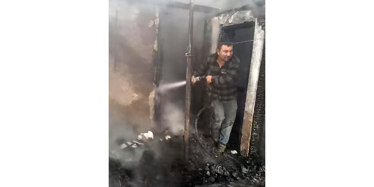 Giresun’da yıldırım düşmesi sonucu evde yangın çıktı, cami hasar gördü