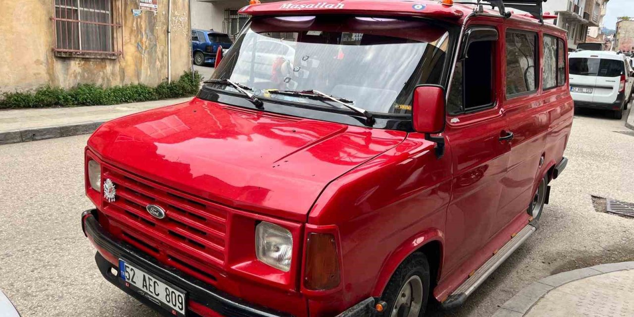 1979 model aracını ‘Çiçek Abbas’ minibüsüne benzetti