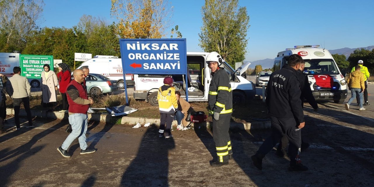 Tokat’ta iki işçi servisi çarpıştı: 10 yaralı