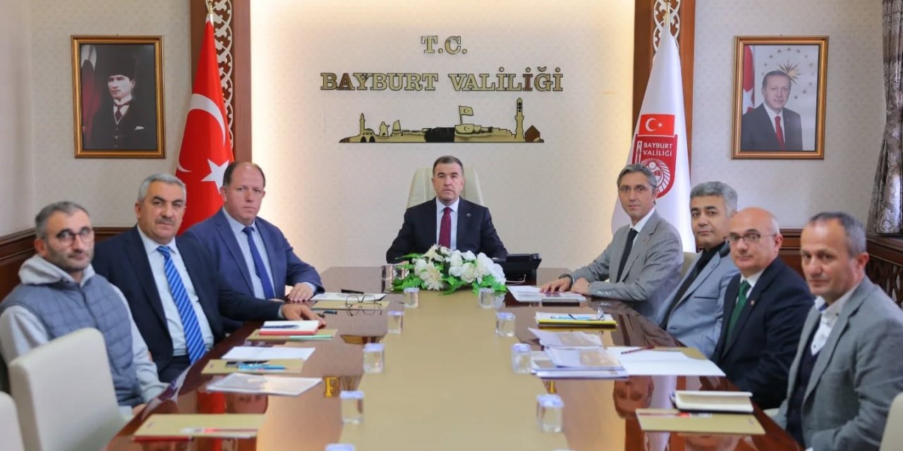 Bayburt’taki eğitim yatırımları toplantıda görüşüldü