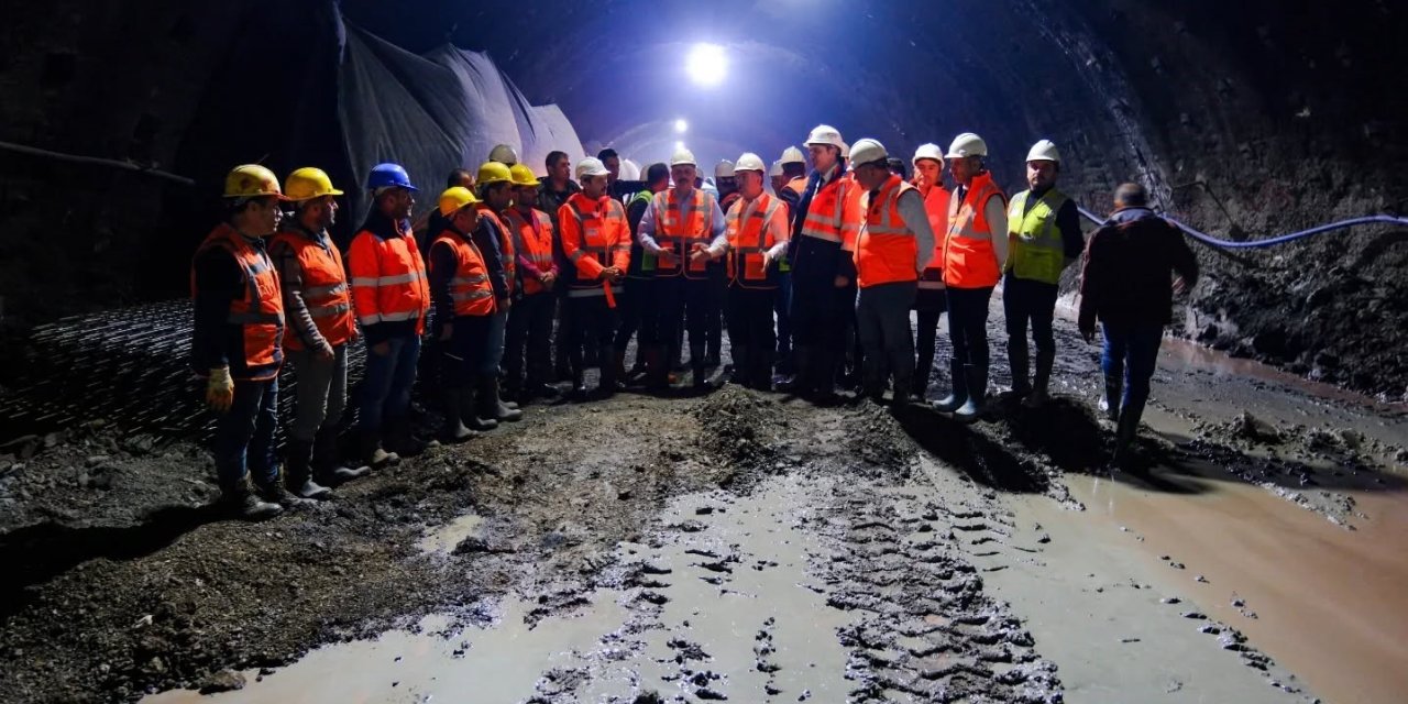 Bayburt Group İnşaat’ın 13 yıldır tamamlayamadığı Kop Tüneli’nde valiler incelemelerde bulundu