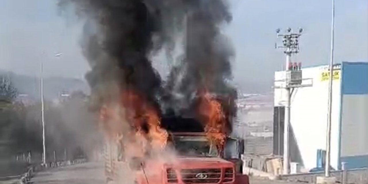 Aynı noktada yarım saat arayla iki kamyon yandı