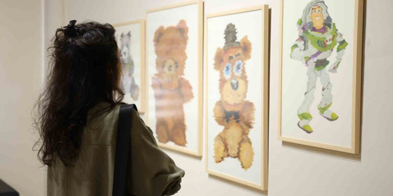 "Çocukluk Düşleri" kişisel sergisi sanatseverlerle buluştu