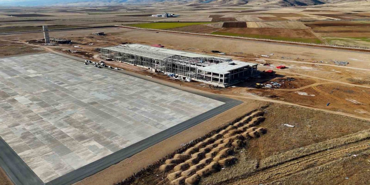 Gümüşhane ve Bayburt’un dünyaya açılacak kapısı olan havalimanı hızla yükseliyor
