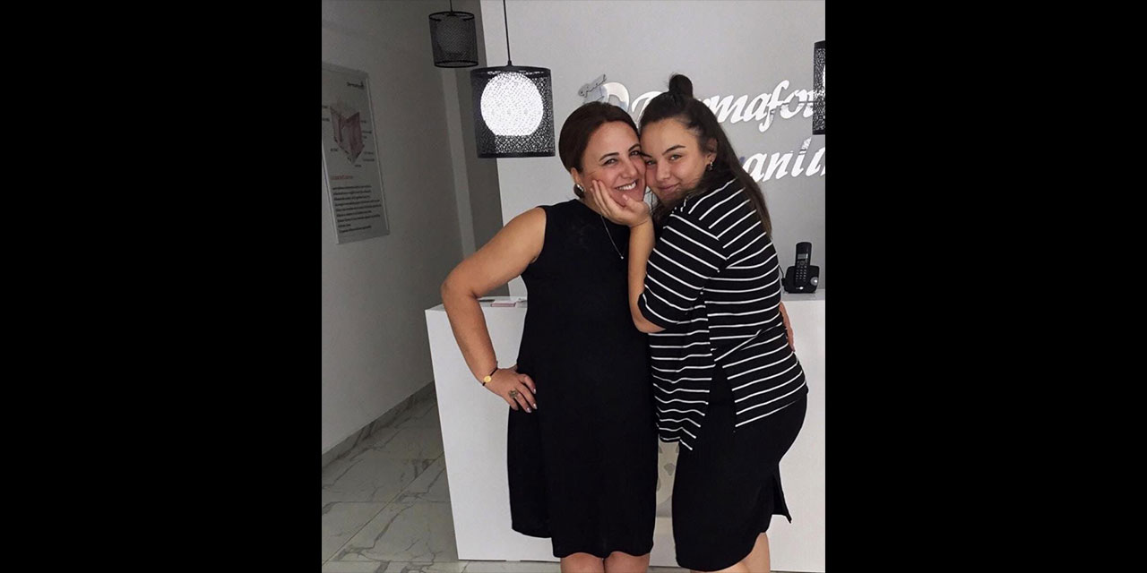 Genç kıza, öldürülen annesini ölümle tehditten 2 yıl 6 ay hapis