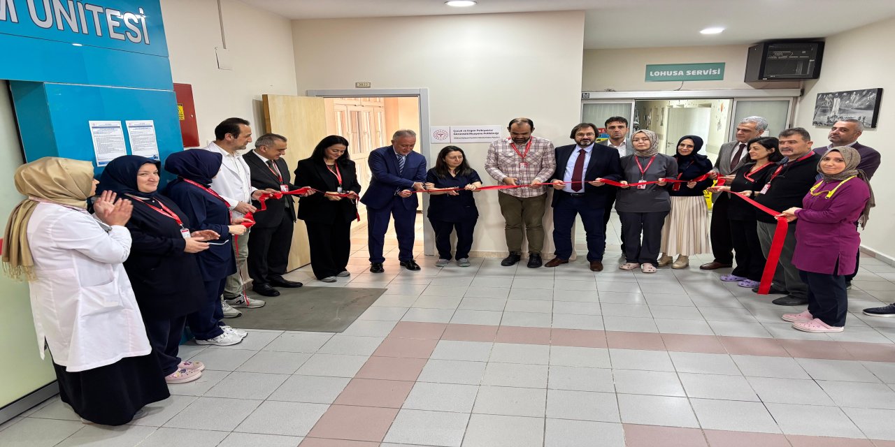 Oda küçük, tören büyük