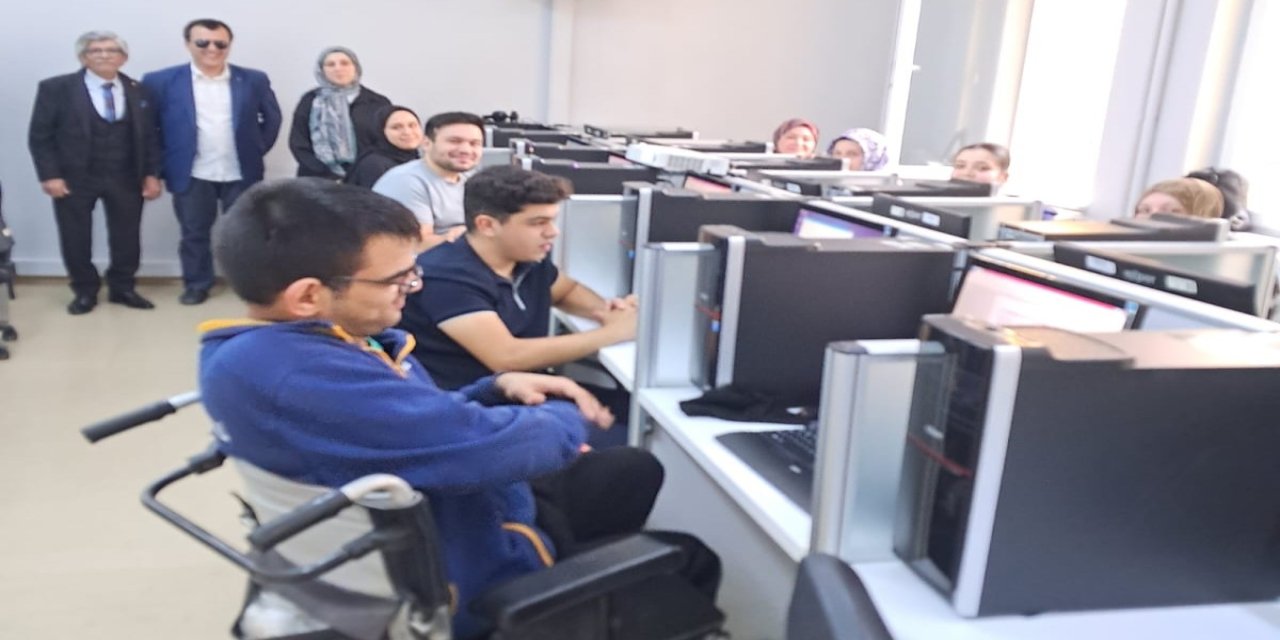 Bafra'da engellilere "Bilgisayar İşletmenliği Kursu" başladı