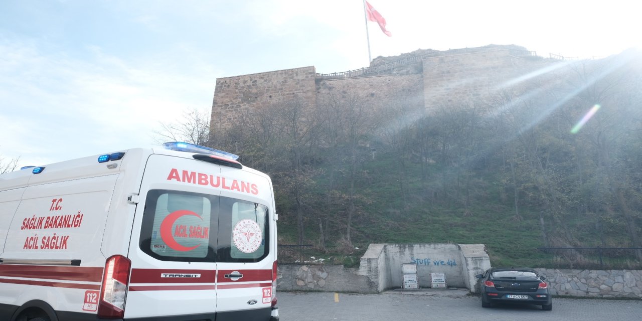 Kalede intihar girişiminde bulunan şahsı polis ikna etti