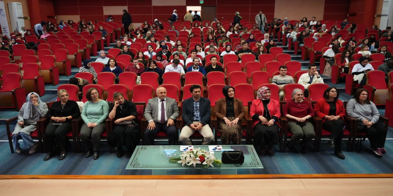 KBÜ'de sağlık yönetiminde insan kaynağı planlaması ele alındı