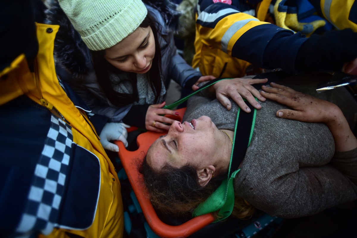 Çayeli Bakır İşletmeleri Kurtarma Timi Depremin 102. Saatinde Enkaz Altından Anne-Kızı Çıkardı