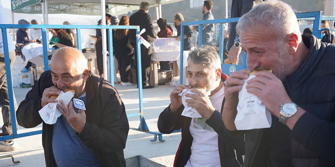 Rize'de hamsi bolluğu festivali geri getirdi